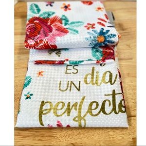 Spring Flowers Shower Curtain with this phrase “Es un día Perfecto”